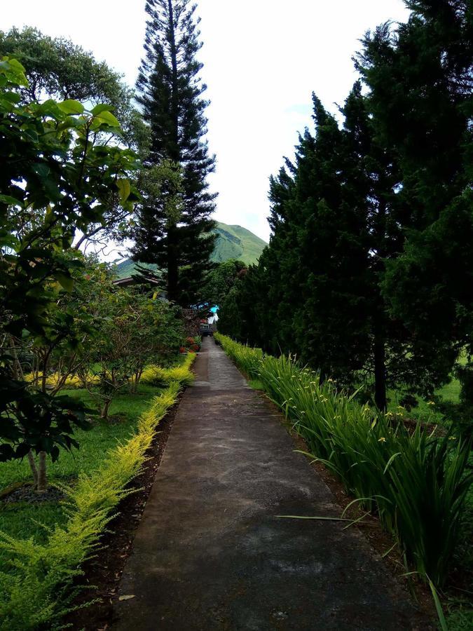Alamanda Lokon Resort Tomohon Exterior foto
